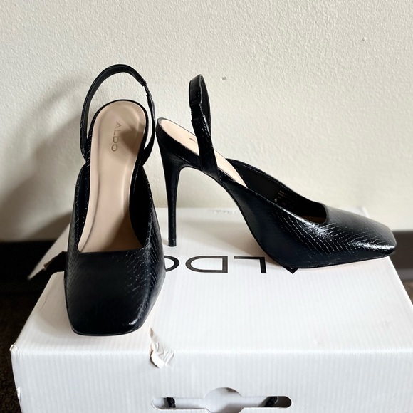 Aldo closed toe heeled sandal - Picture 1 of 7